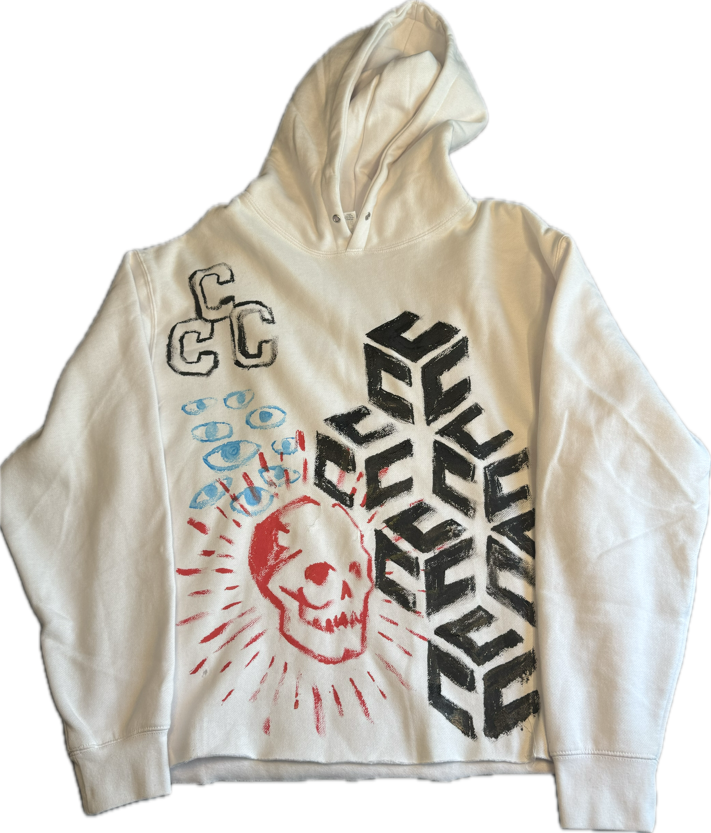 The monogram 1/1 by Community College Club is a white hoodie with a hand-painted red skull, black cubes, and blue eyes, featuring our triple C monogram at the top left. This solo designer piece blends abstract and edgy elements typical of underground fashion.