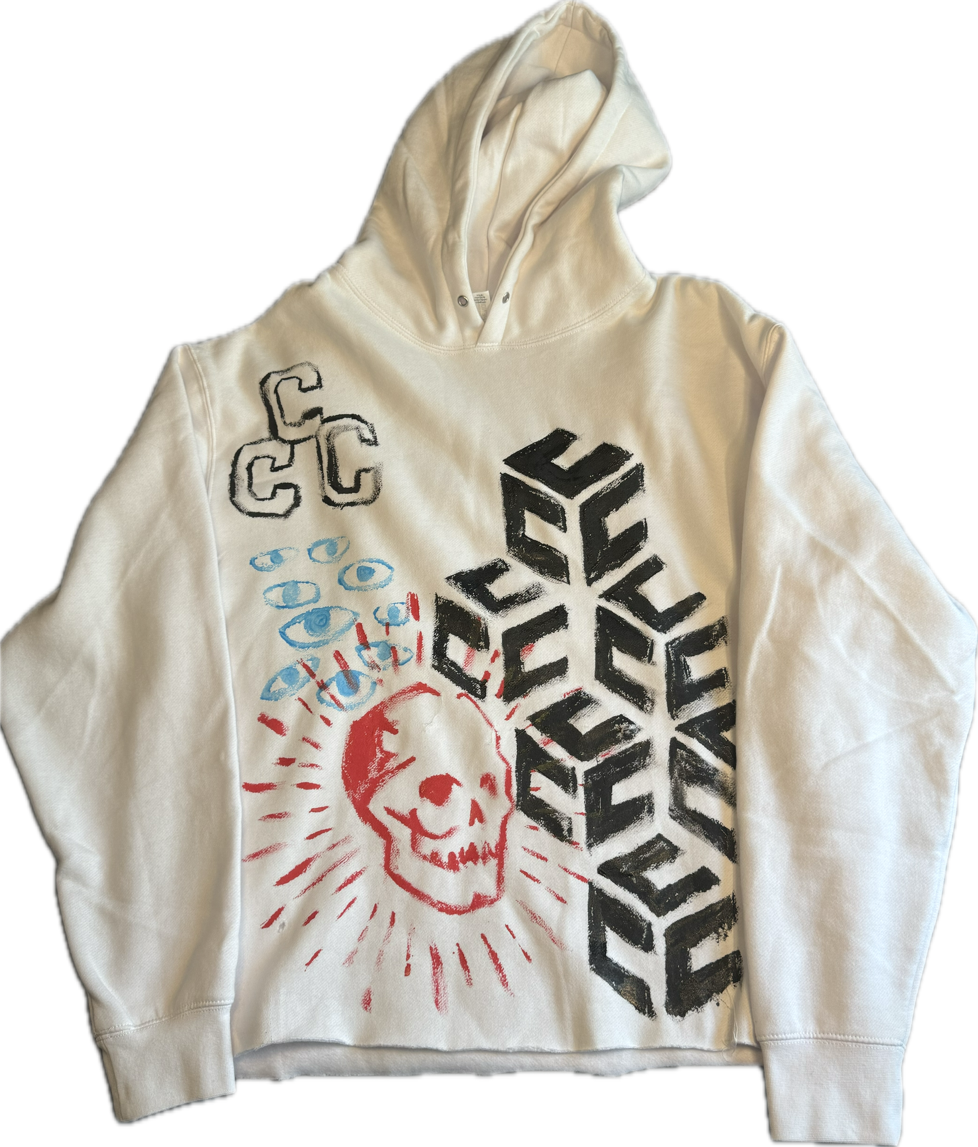 The monogram 1/1 by Community College Club is a white hoodie with a hand-painted red skull, black cubes, and blue eyes, featuring our triple C monogram at the top left. This solo designer piece blends abstract and edgy elements typical of underground fashion.